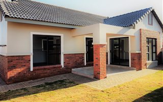 3 Bedroom Cluster in Meyersdal Nature Estate