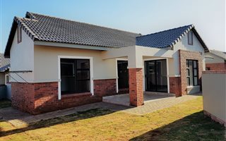 3 Bedroom Cluster in Meyersdal Nature Estate
