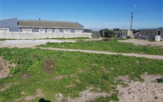 420 m² Land available in Malibu Village