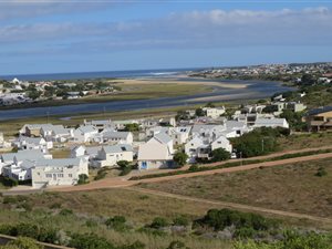 3 Bed Apartment in Stilbaai