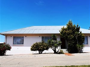 3 Bedroom House in Mossel Bay Central