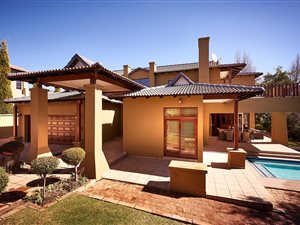 4 Bed House in Carlswald North Estate