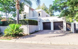 4 Bedroom House in Silver Lakes Golf Estate