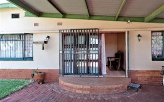 0.5 Bedroom Flat in Sinoville