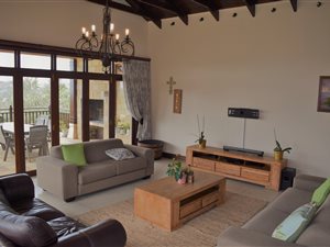 5 Bed House in Hilltop Estate