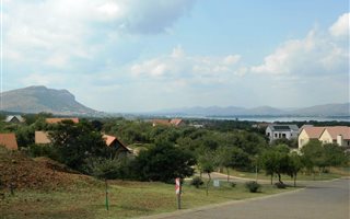 911 m² Land available in Leloko