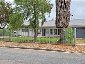 3 Bed House in Strand North