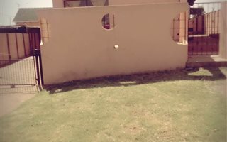 2 Bedroom House in Alra Park