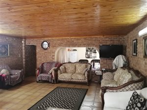 3 Bed House in Crown Gardens