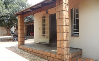 1 Bedroom Garden Cottage in Auckland Park