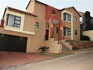 5 Bed House in Rietvalleirand