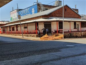 600 m² Retail Space in City and Suburban