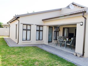 3 Bed House in Hazeldean (Silverlakes Surroundings)