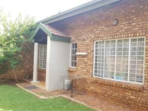 3 Bed Townhouse in Clubview