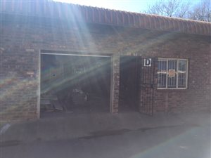 109 m² Industrial space in Hennopspark
