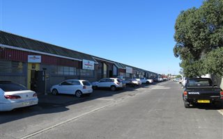 735 m² Industrial space in Retreat