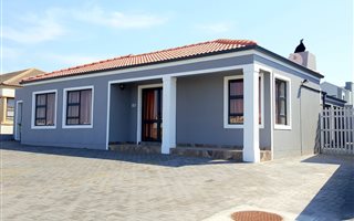 3 Bedroom House in Calypso Beach