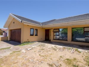 8 Bed House in Eikendal