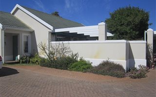 3 Bedroom Cluster in Bergvliet