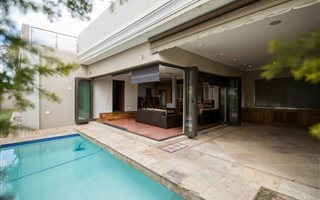 5 Bedroom House in Blue Valley Golf Estate