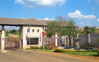 8000 m² Land available in Mooikloof Heights