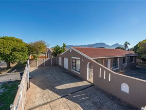 3 Bed House in Southfield