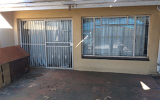 1 Bedroom Garden Cottage in Ontdekkers Park