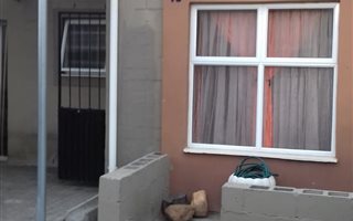 2 Bedroom House in Malibu Village
