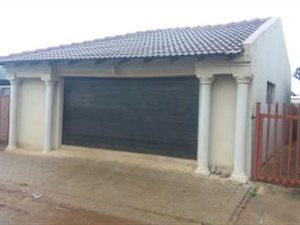 3 Bed House in Windmill Park