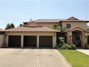 4 Bed House in Ruimsig Country Estate
