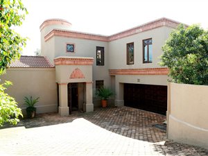 3 Bed Townhouse in Eagle Canyon Golf Estate