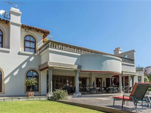 4 Bed House in Dainfern Golf Estate