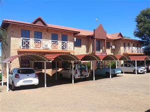 214 m² Commercial space in Die Hoewes