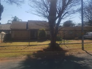 3 Bed House in Edelweiss