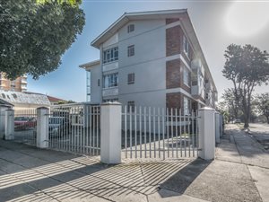 3 Bed Apartment in Richmond Hill