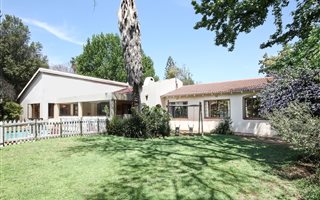4 Bedroom House in Moret