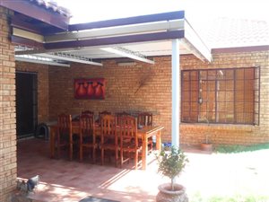 3 Bed House in Azaleapark