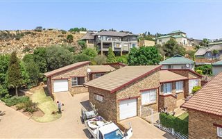 3 Bedroom Townhouse in Noordheuwel