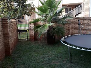 2 Bed Townhouse in Die Hoewes
