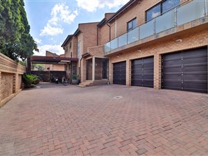 4 Bed Cluster in Meyersdal