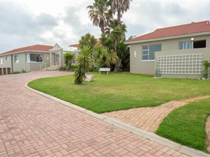 7 Bed House in Stilbaai