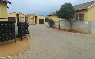 3 Bedroom Townhouse in Mohlakeng