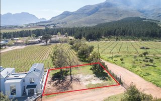 904 m² Land available in Paradyskloof