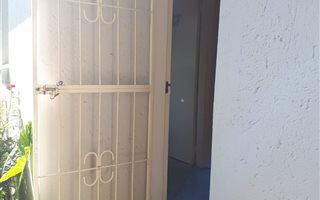 1 Bedroom Simplex in Rooihuiskraal North