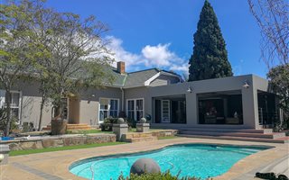 4 Bedroom House in Langerug