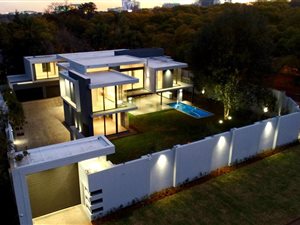 5 Bed House in Melrose