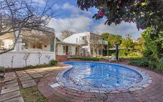 5 Bedroom House in Bishopscourt Village