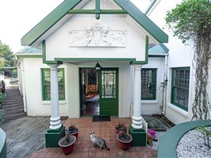 5 Bed House in Pari Park
