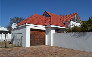 2 Bedroom Townhouse in Potchefstroom Central