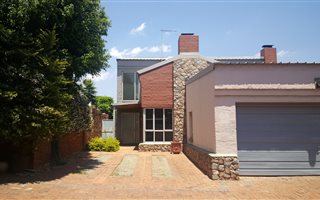 3 Bedroom House in Olympus Country Estate